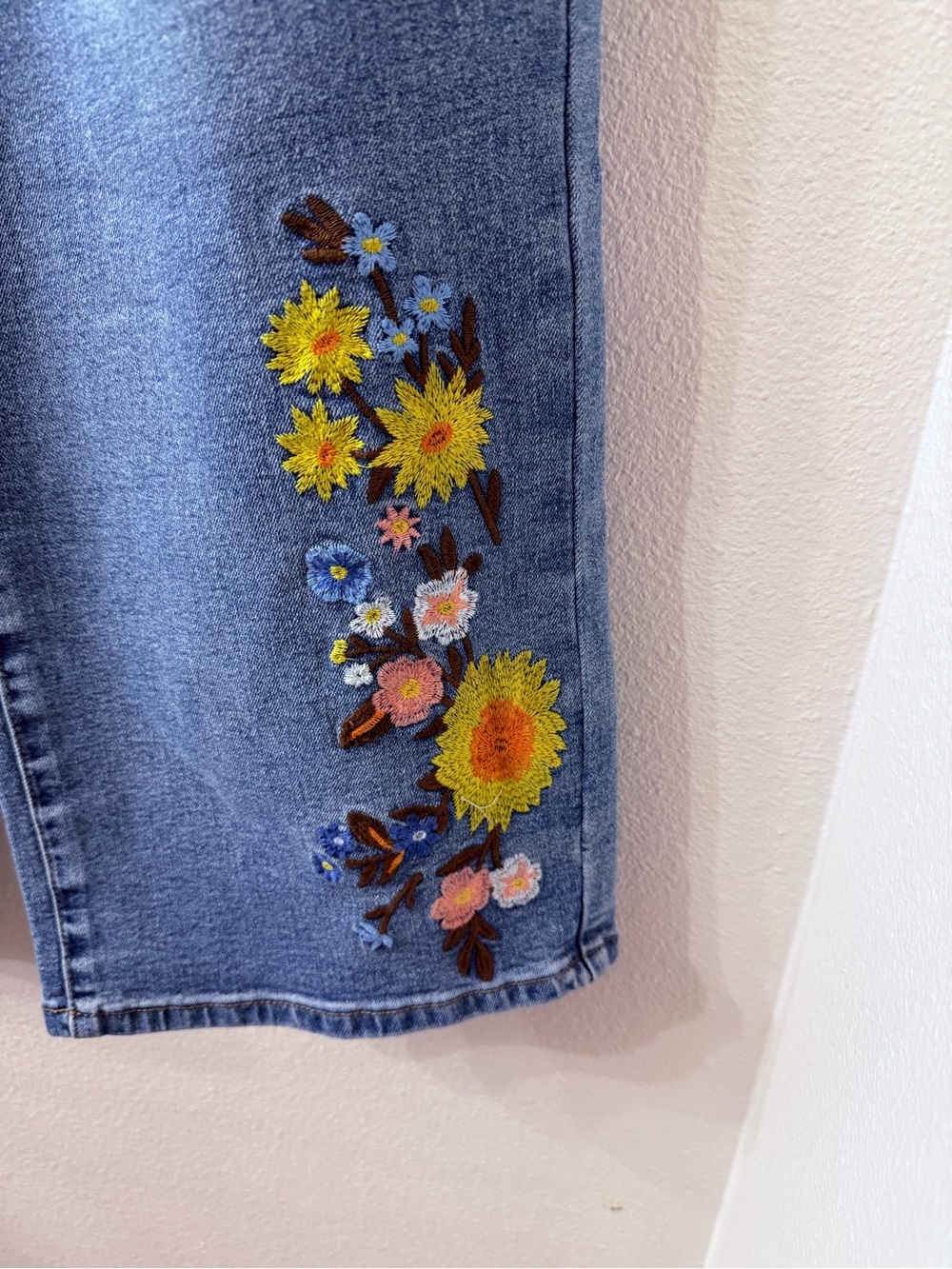 Flamingals Embroidered Floral Denim Jeans with Stretch XL (12/14) - Picture 4 of 6